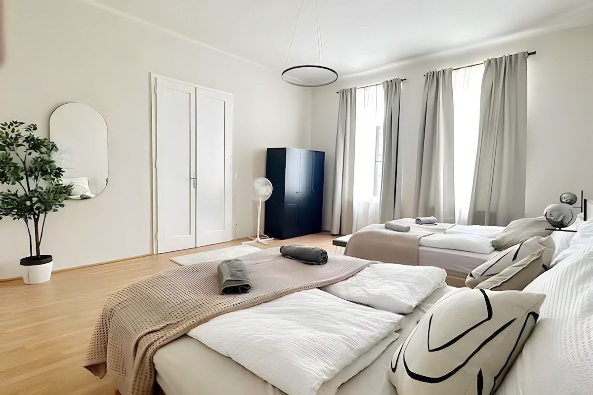 Modern 2-BR Apartment near Belvedere Palace - 3min