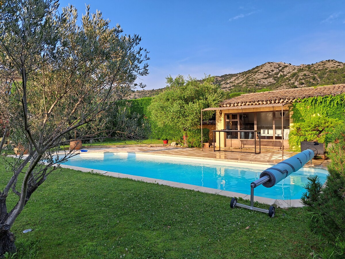 maisonnette provençale au pied du petit Luberon