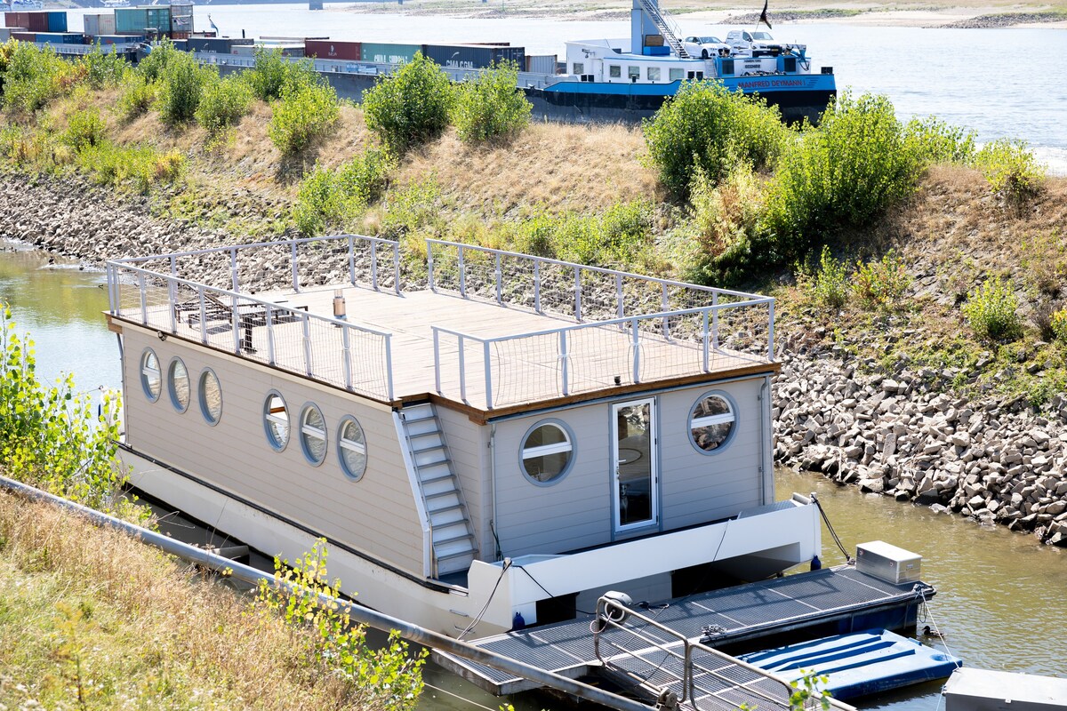 Hausboot in Düsseldorf, einzigartige Lage