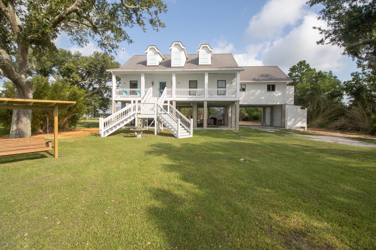 Waveland Beach House-Beachfront/Newly Renovated!