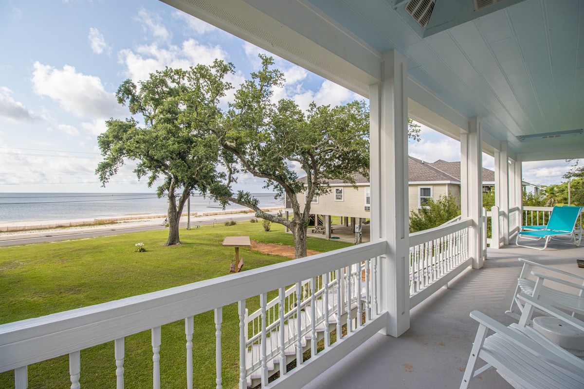 Waveland Beach House-Beachfront/Newly Renovated!