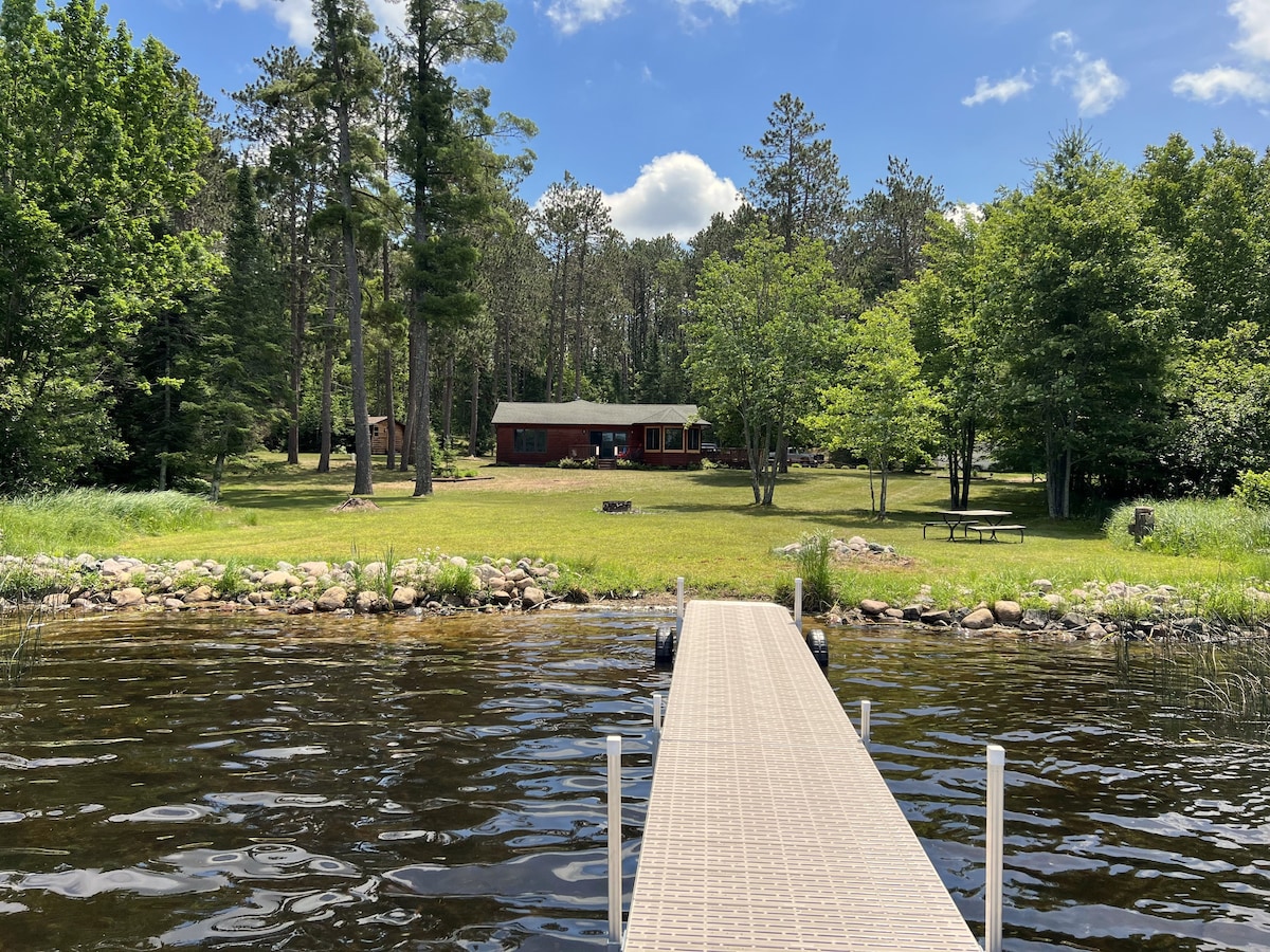 Private Lake cabin w/kayaks & SUP's PETS allowed!