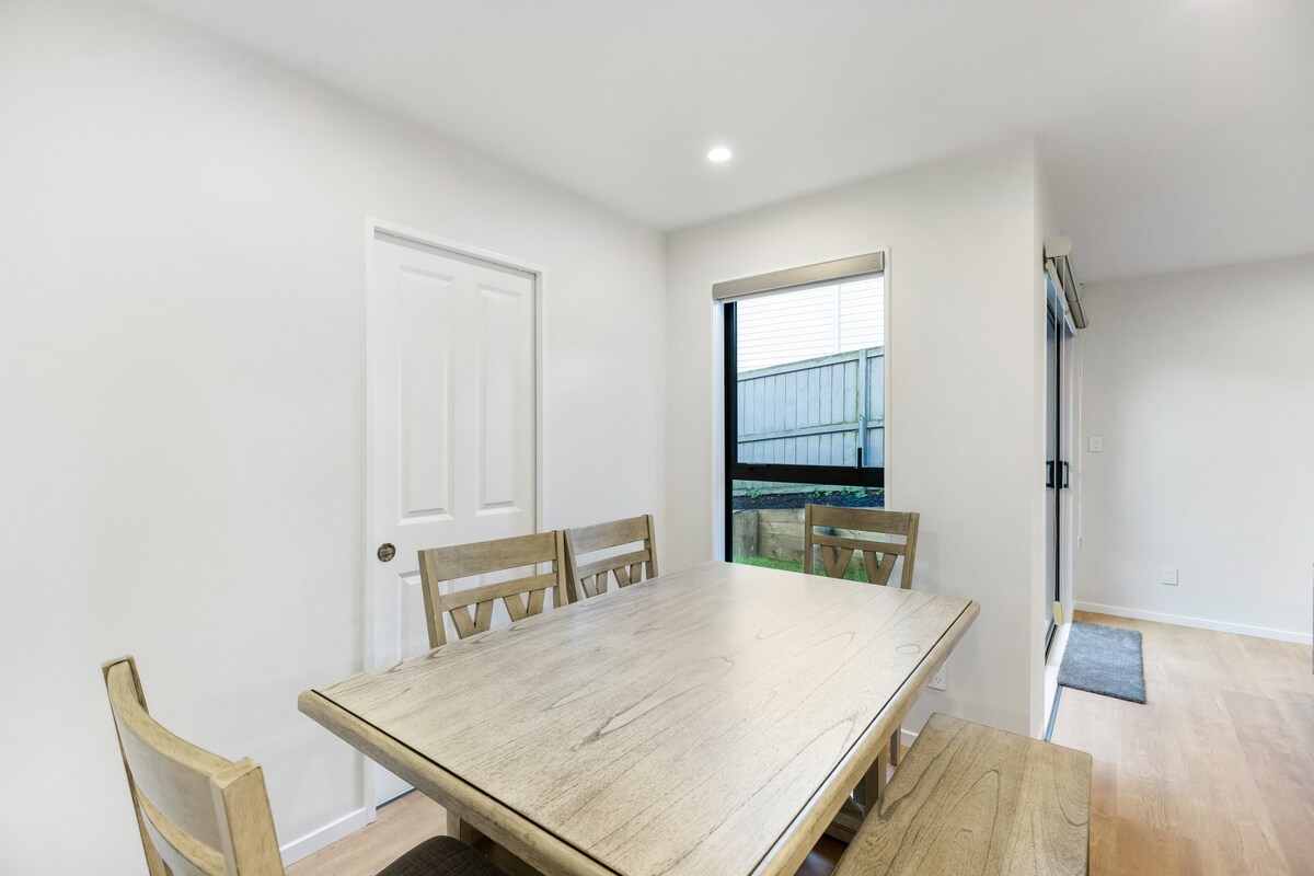 Modern Family Townhouse in Mt Roskill, Auckland