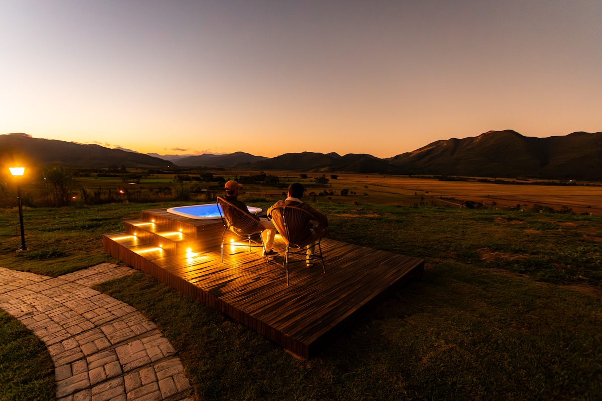 Casa bolha com vista para as montanhas