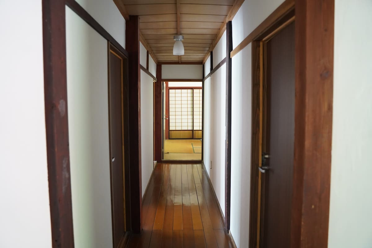 シンプルな畳の3名部屋 | 世界遺産まで徒歩10分