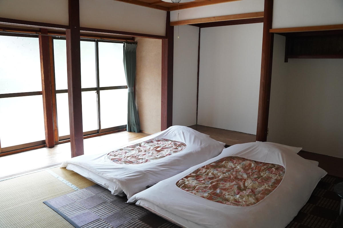 シンプルな畳の3名部屋 | 世界遺産まで徒歩10分