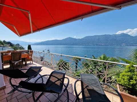 Villa La Fenice fronte lago