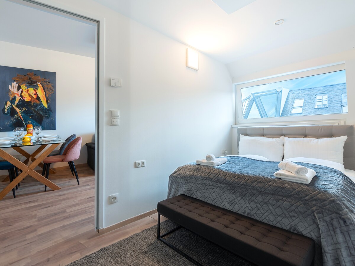 SKY9 One-Bedroom Apartment Stadthalle