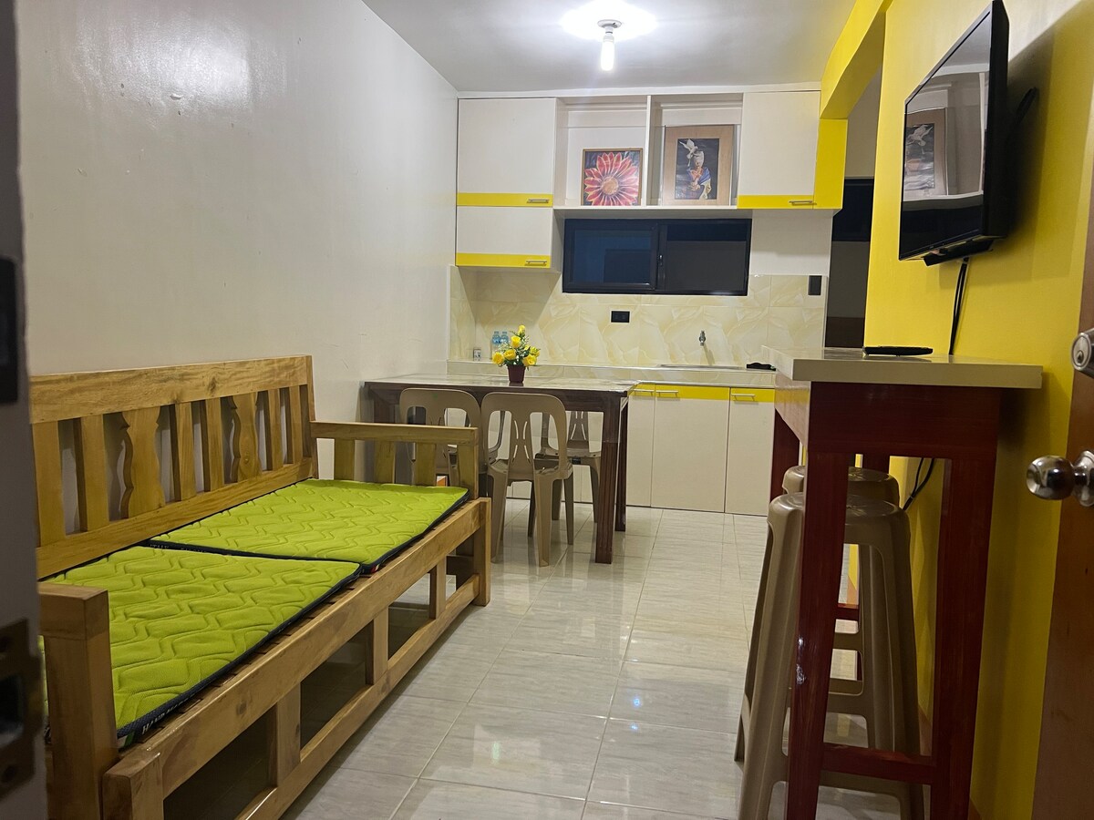 Yellow Room/Aplaya 2 Bongabong