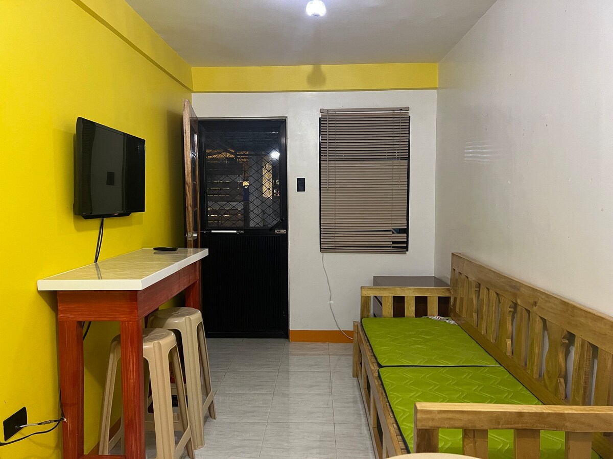 Yellow Room/Aplaya 2 Bongabong