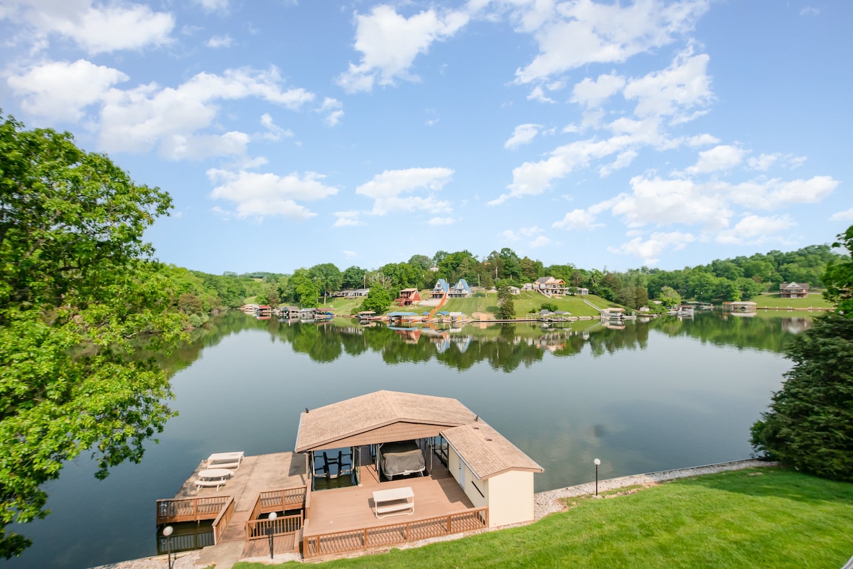 Lakefront Home -Ark Encounter