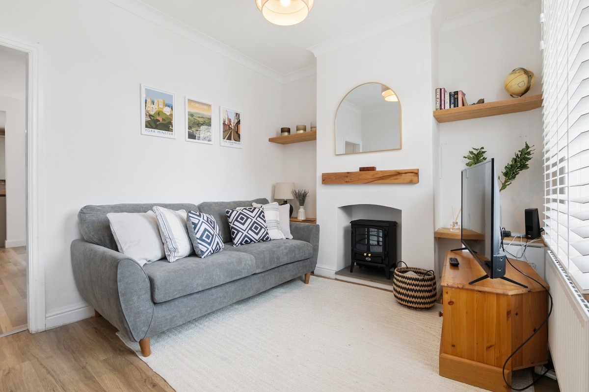 Stylish Home Near City Centre | Pass the Keys