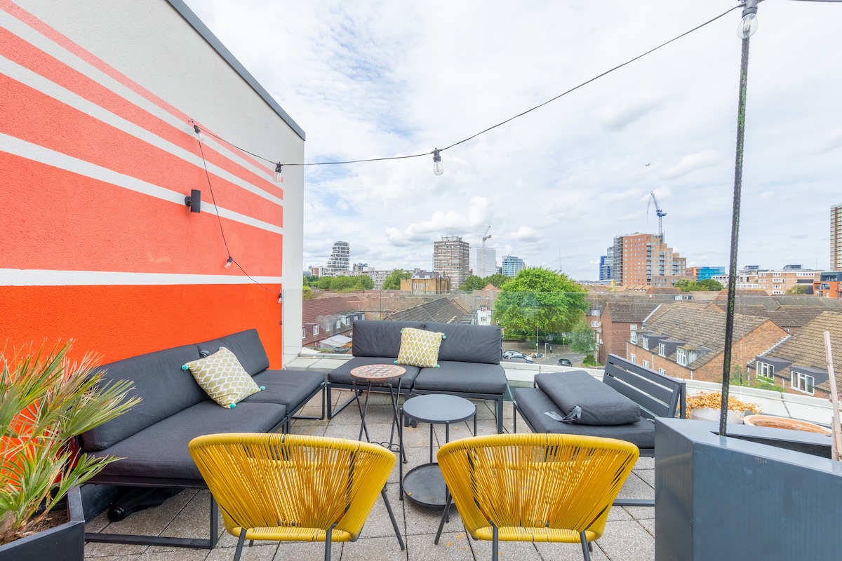Penthouse| Large Private Balcony | Battersea!