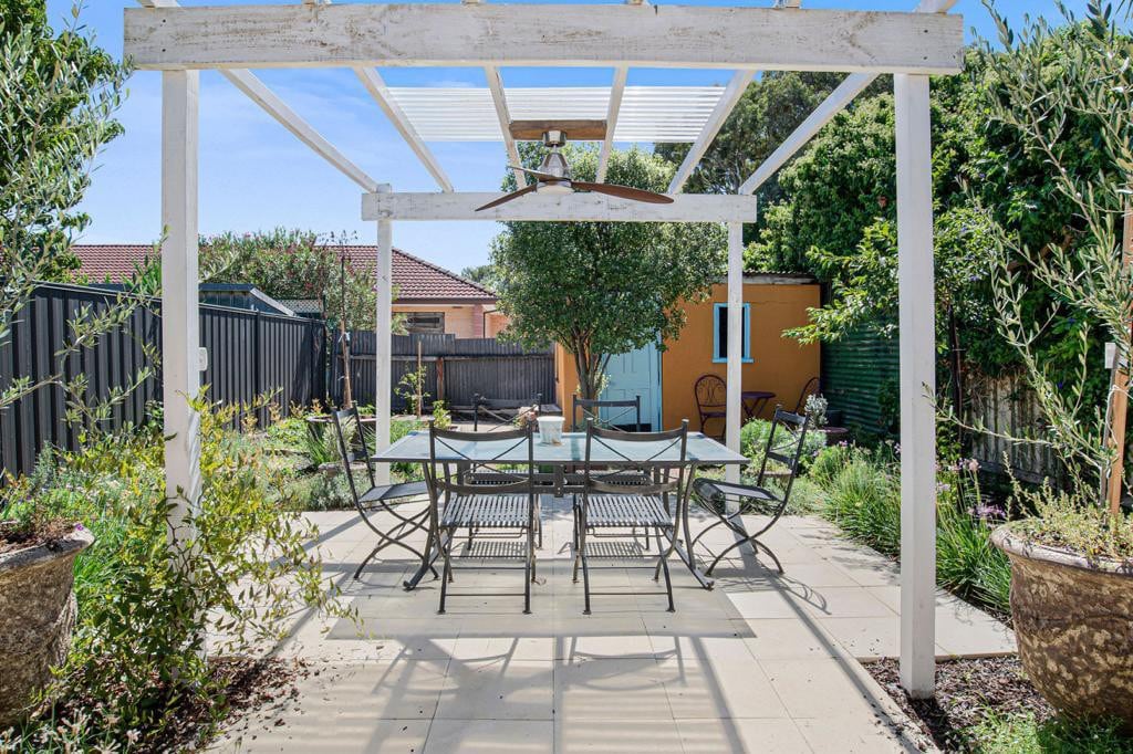 Charming! 3 Bed Garden by Beach