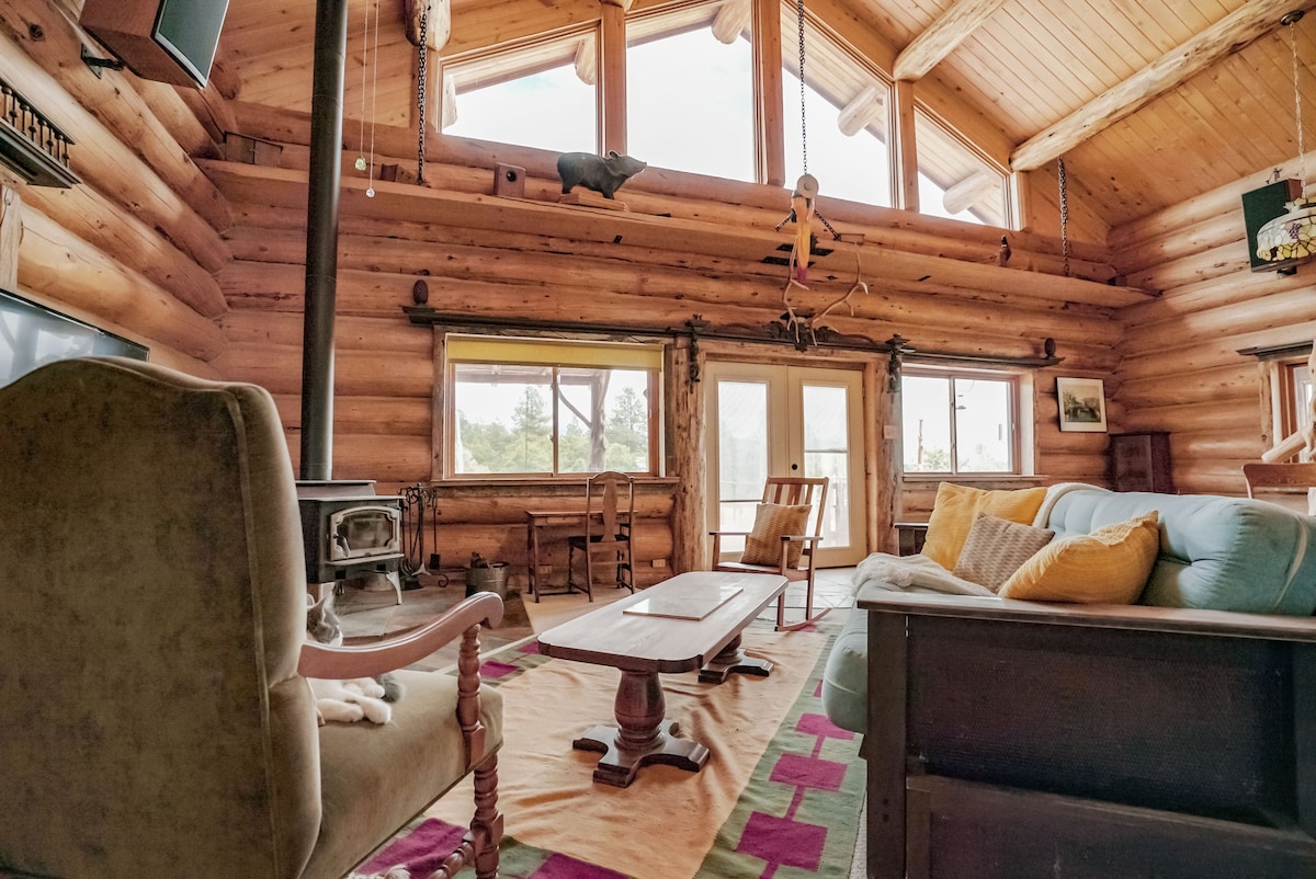 Vintage Log Cabin in the Wild West near Mesa Verde