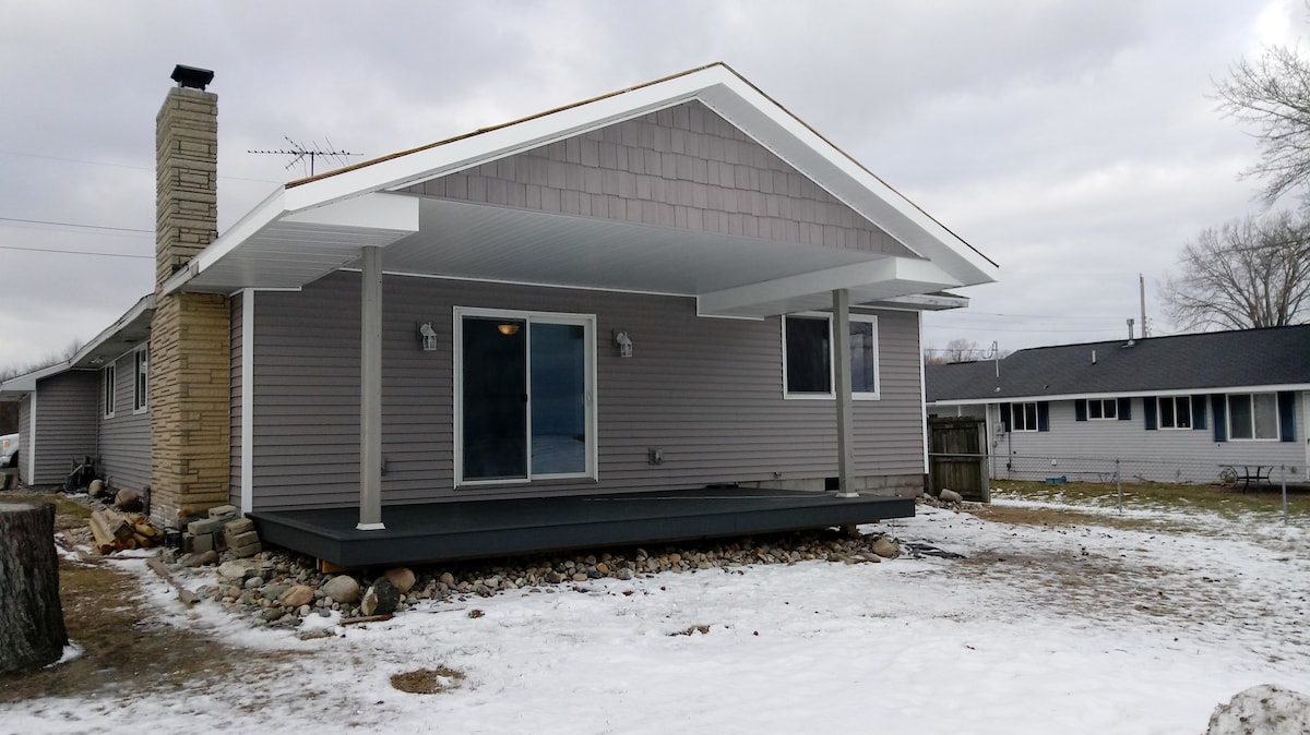 Quaint Cabin on Saginaw Bay