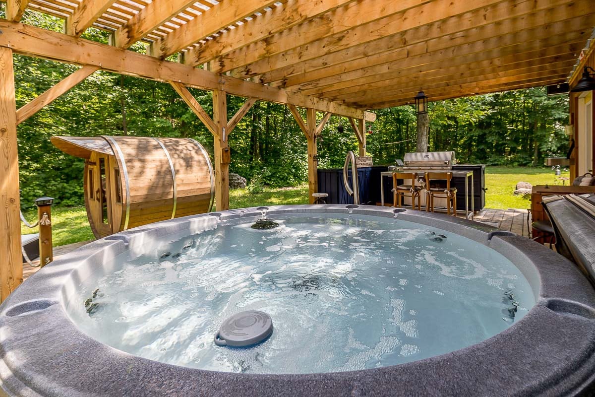 The Stargazer - Wooded Treasure w/ Hot Tub & Sauna