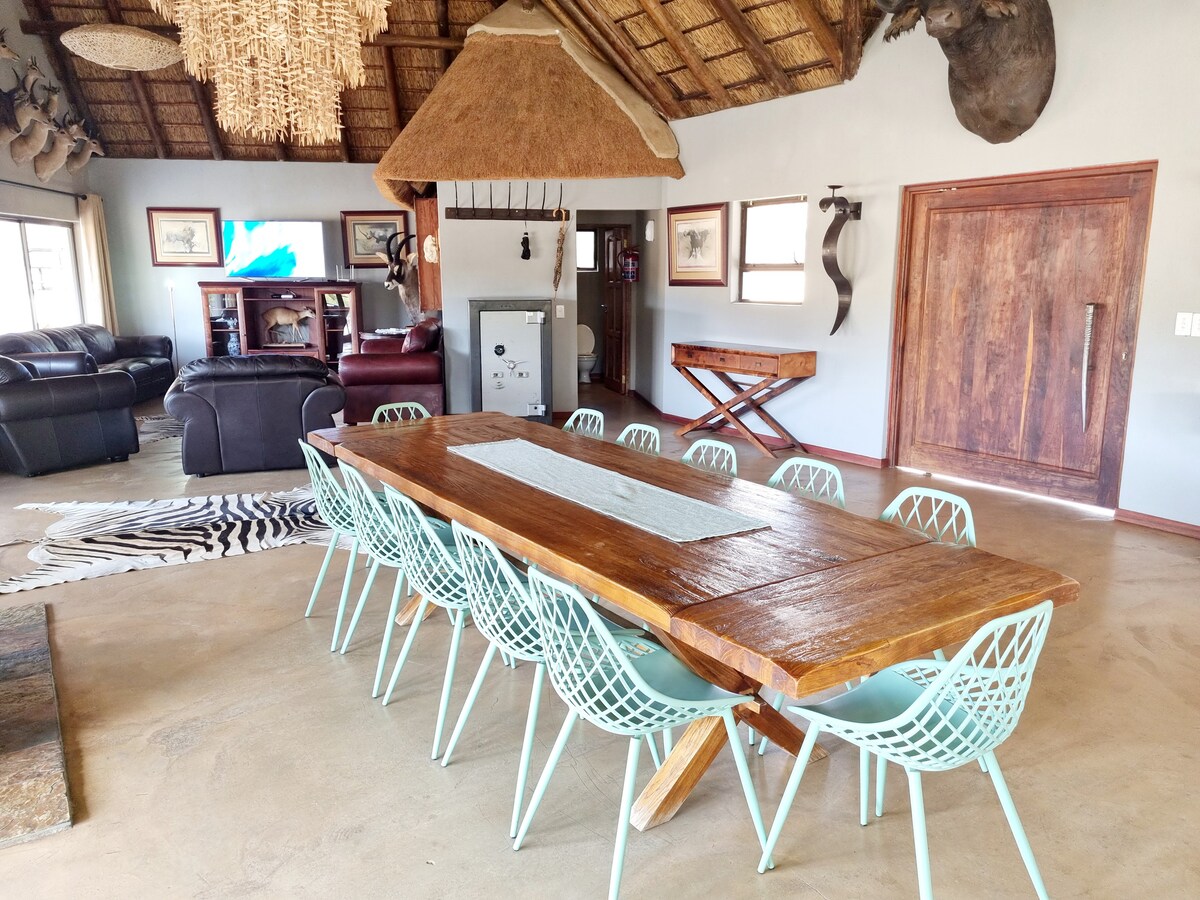 Newburg Luxury Bush Lodge