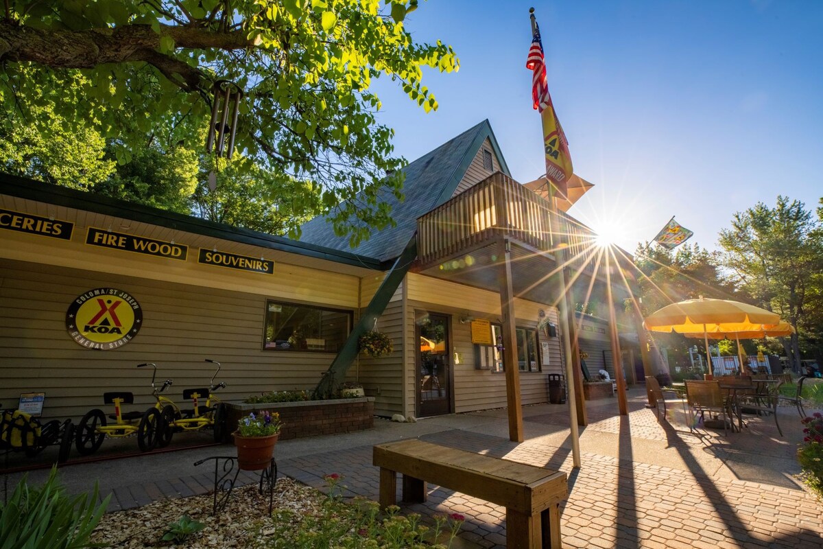 Rustic-chic Glamping Tent @ Coloma/St. Joseph KOA