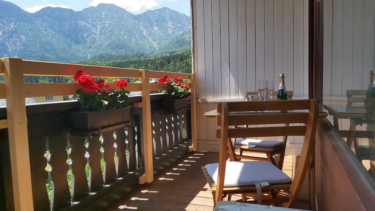 Lovely apartment near Hallstatt (kitchen&balcony)