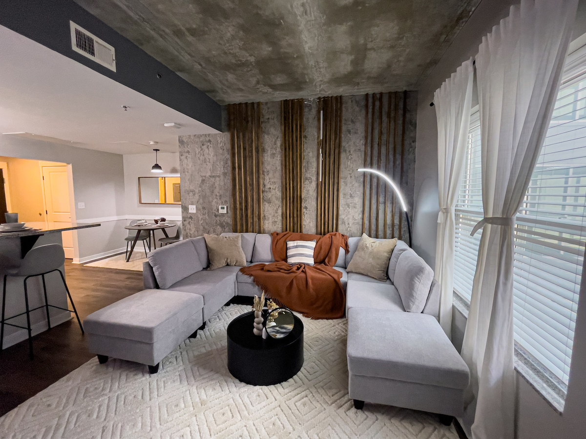 Downtown Delight: Stylish Canal-Front Apartment