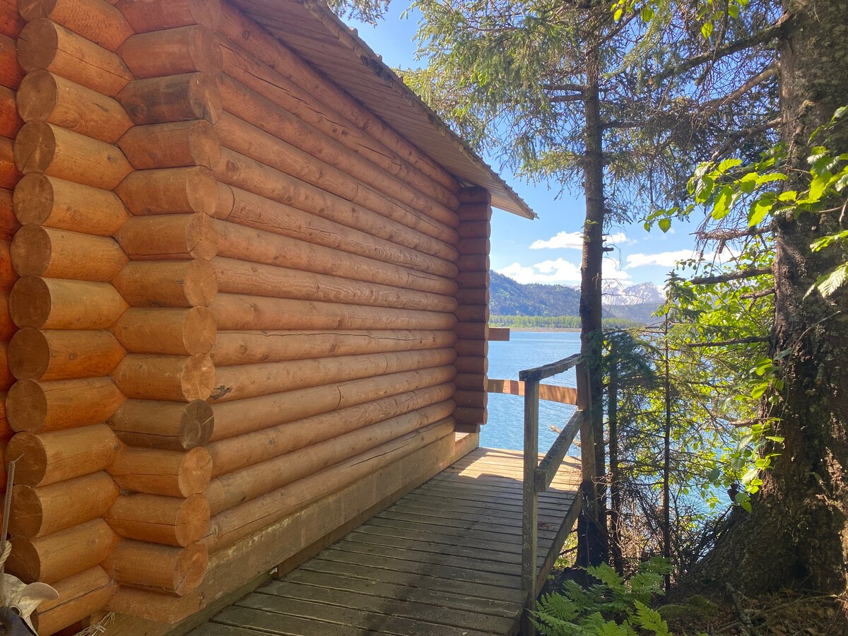 The “Cove” cabin at Halibut Cove