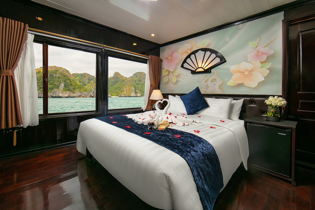 Ha Long Bay Fantasea Cruise