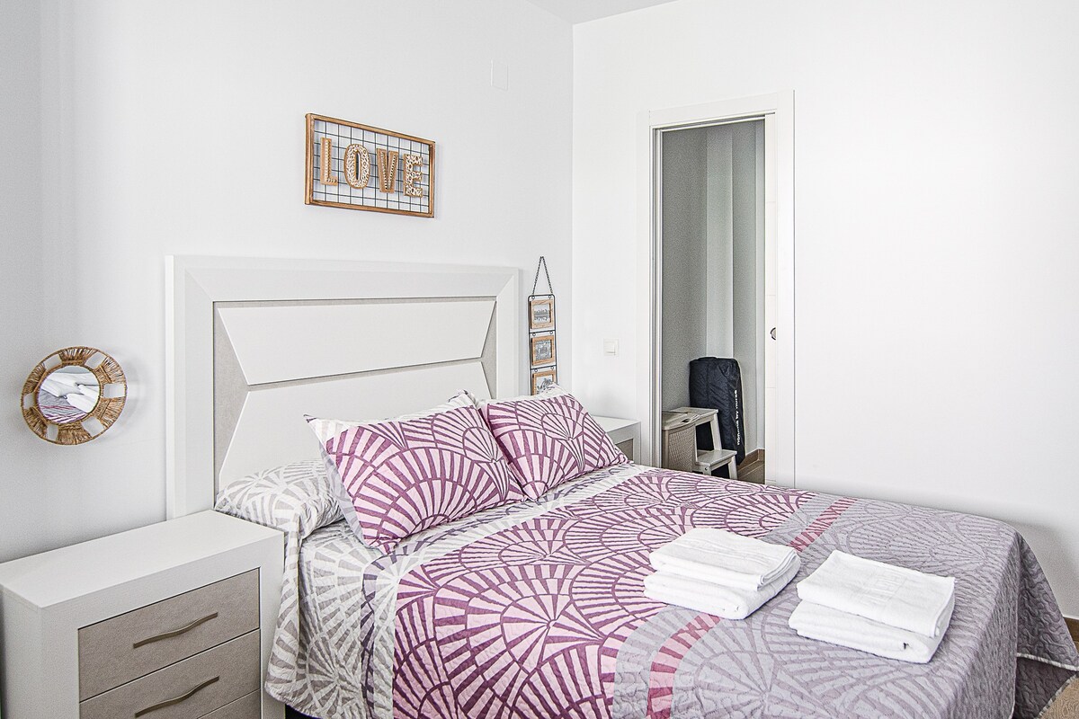 Elegant Apt. for 6 with Pool, Wifi and AC in Rota