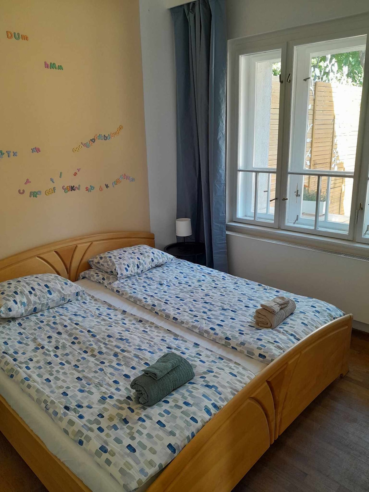 (3) Specious room in Prague 4