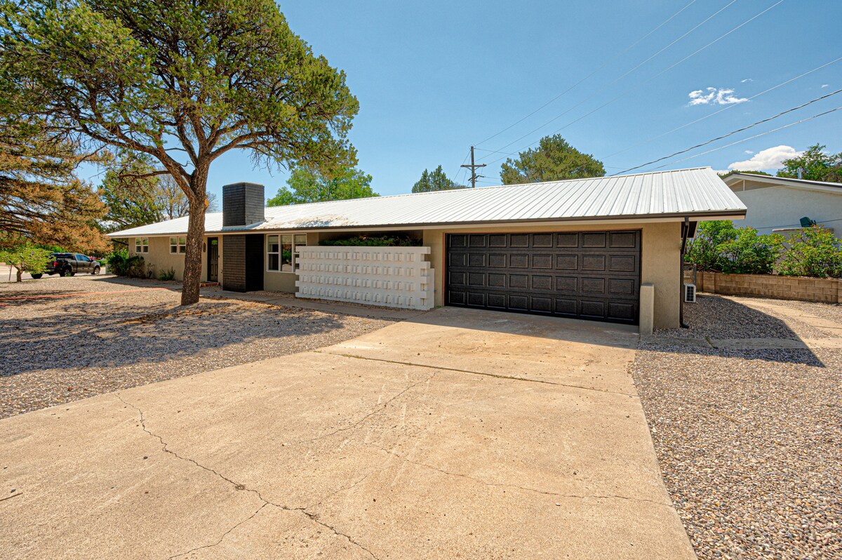 High Desert Home w/ SW Flare