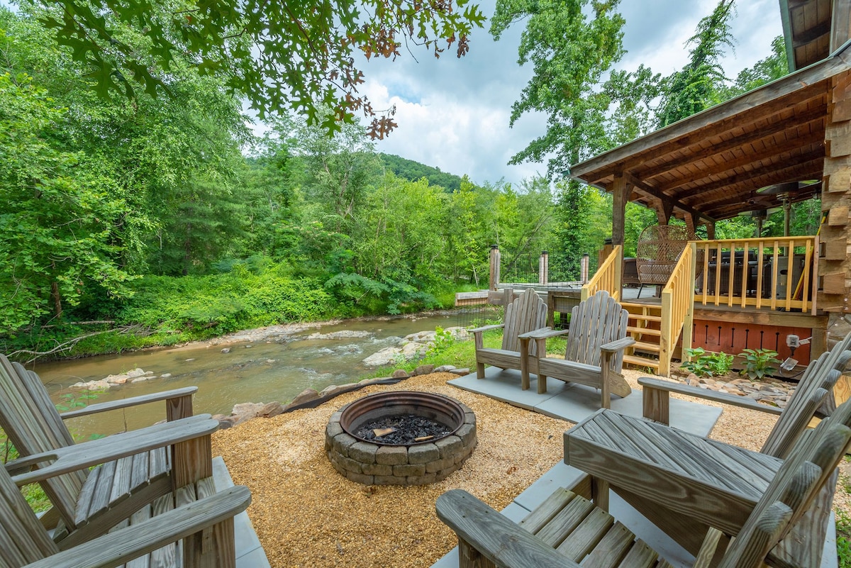 Romantic Riverside Retreat