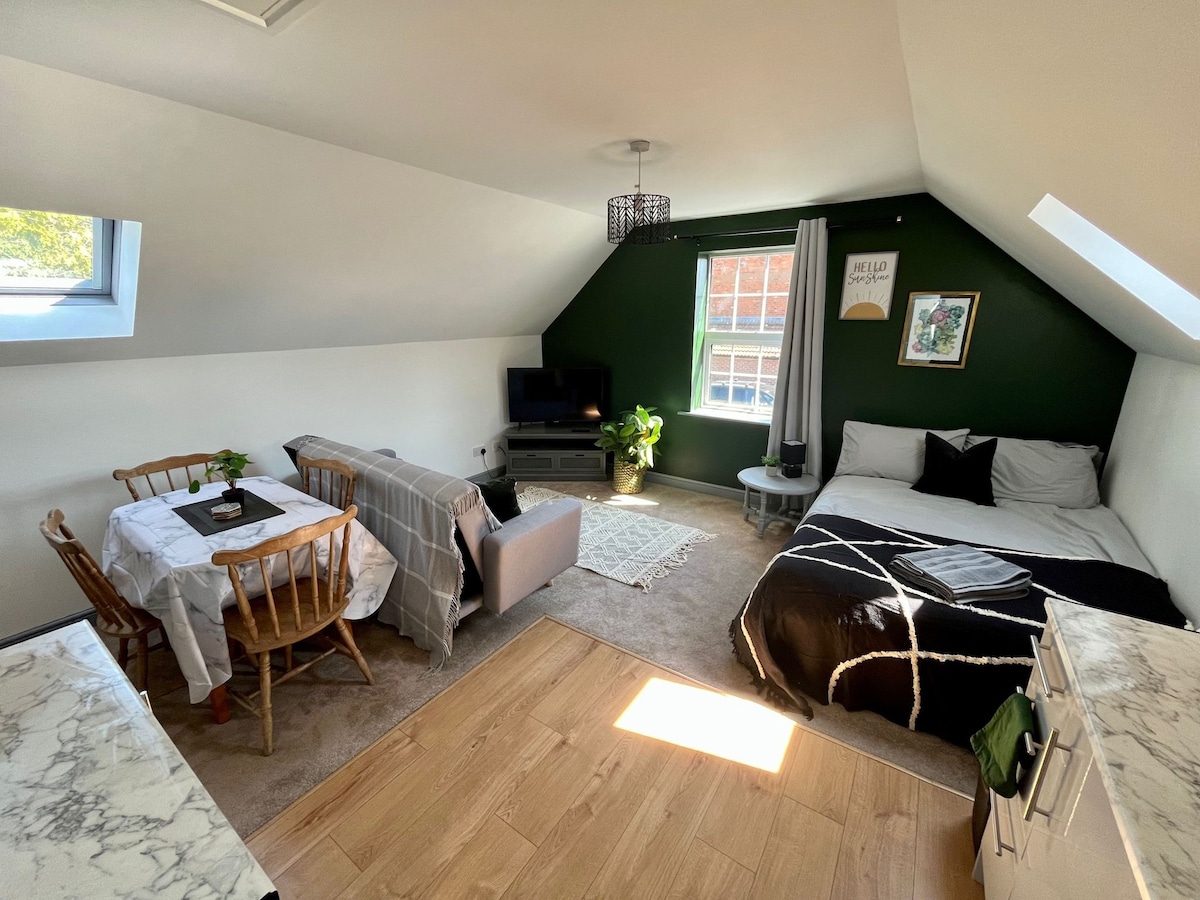 Cute & cosy studio in Great Gonerby village