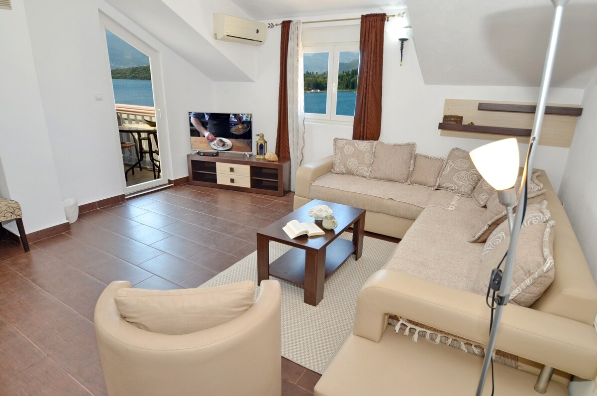 1BR Apartment with Private Terrace and Sea View