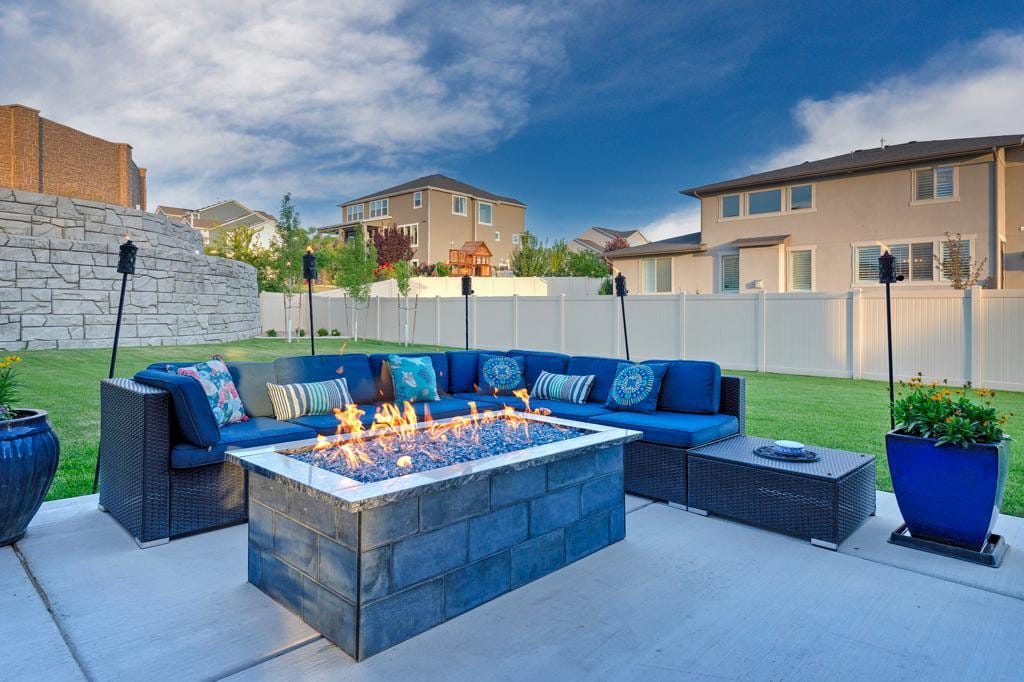 Modern and Spacious: Ski Access/Hot Tub/Fire Pit
