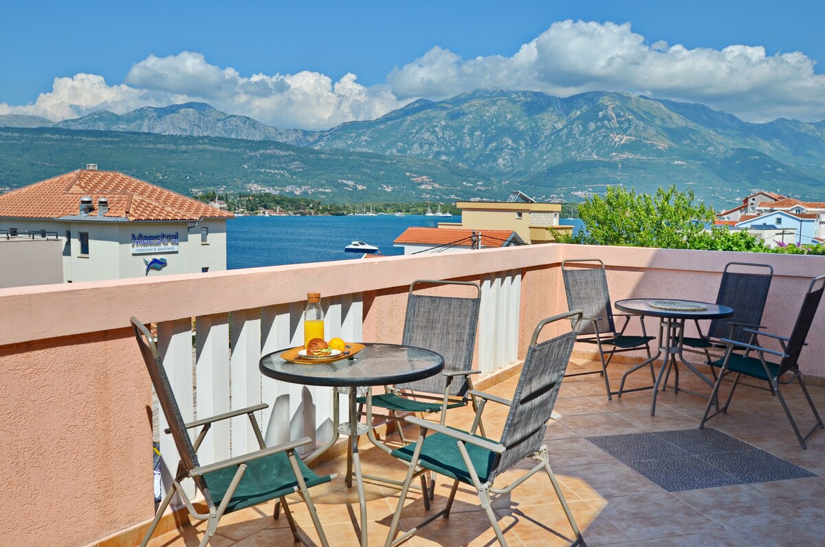 Comfy and Stylish Room with Terrace and Sea View