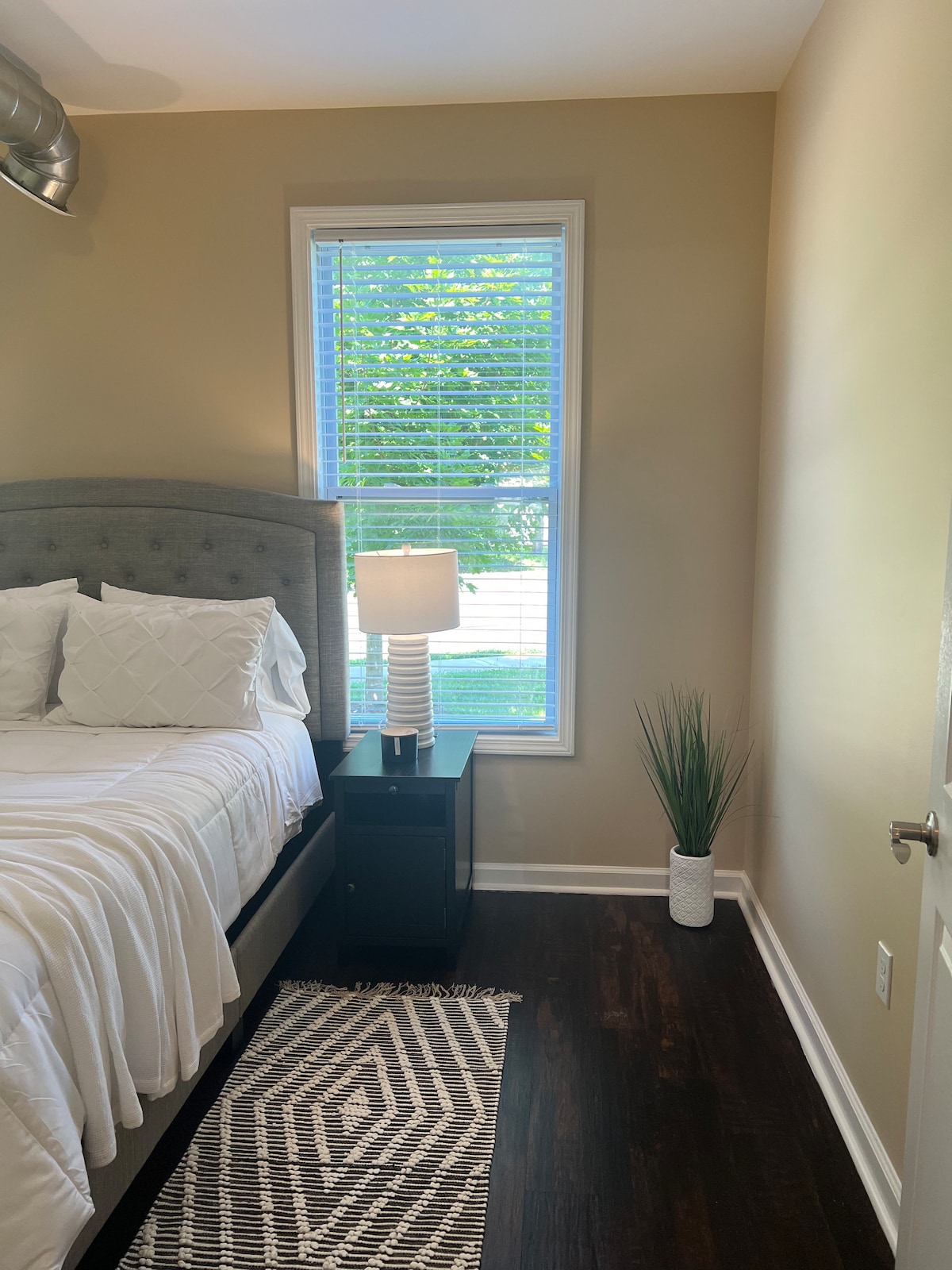 Hidden Gem|One Bedroom Apt Downtown Lexington