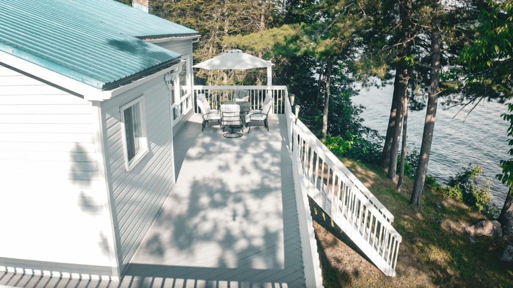 Lakeside Cottage