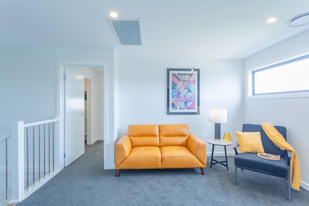 Cozy Retreat: 2-Level Apartment