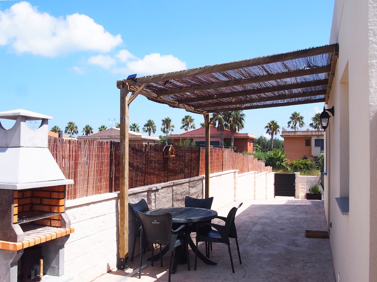 House in l'Ampolla, patio and bbq, near the beach.