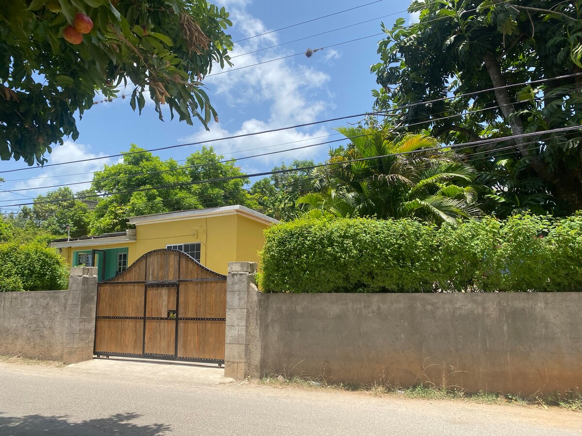 Home in Ocho Rios, Country Living Experience