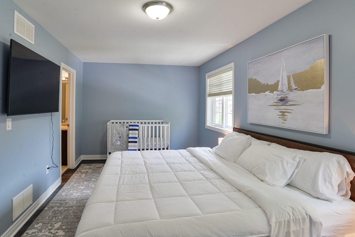 Orillia TwnHse Oasis with King Bed