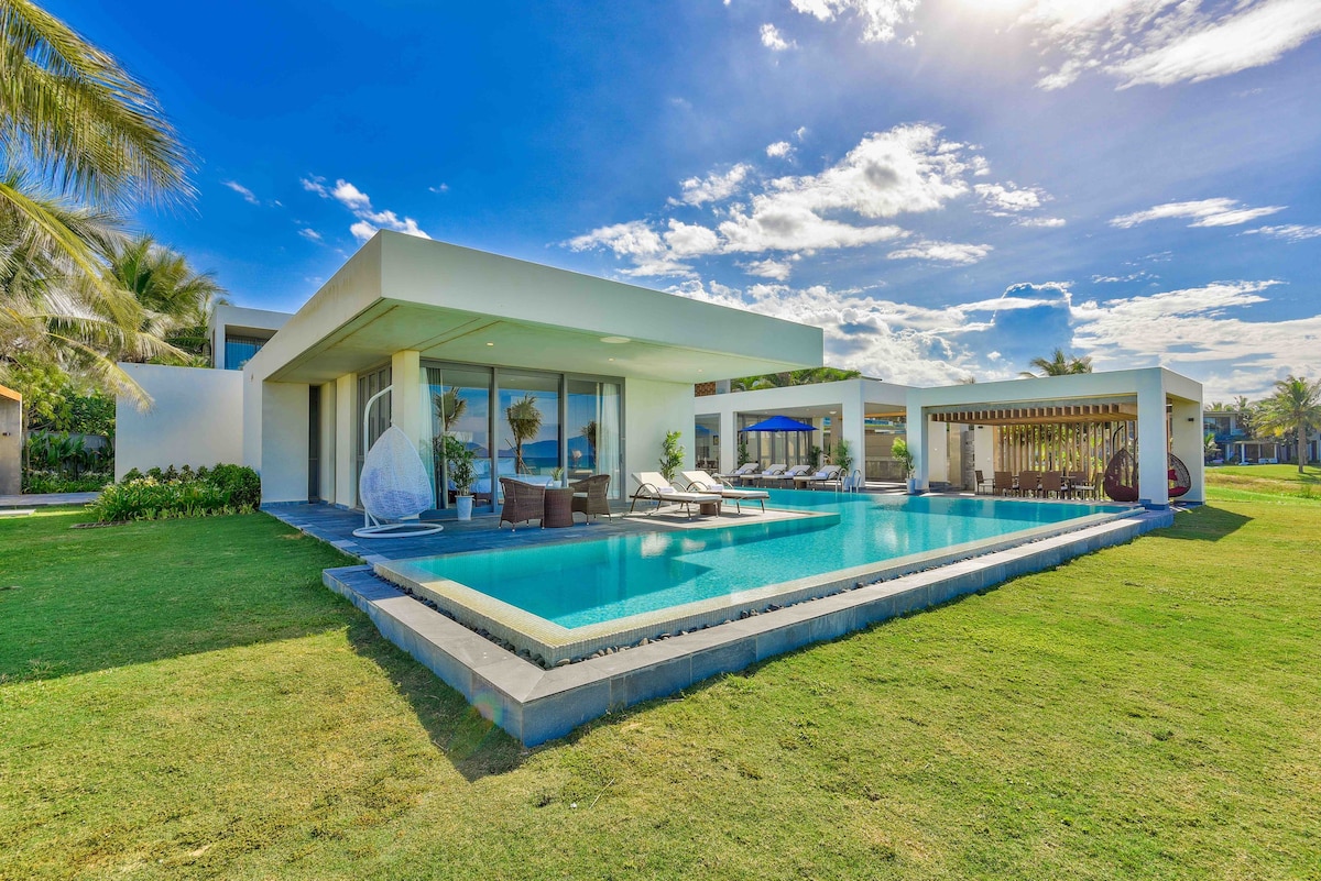 Stylish Beachfront 6BR Villa| Private pool Sunset