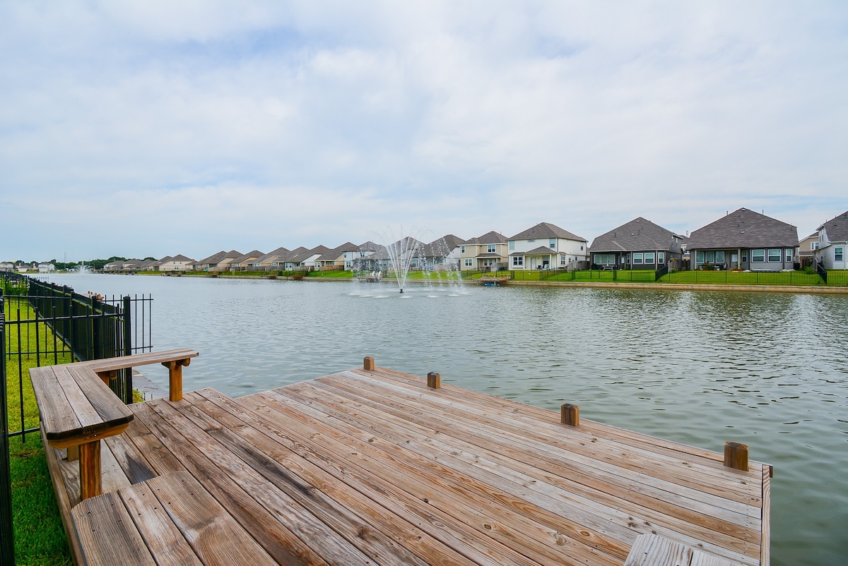 Cozy/Relaxing Lakehouse at Katy!