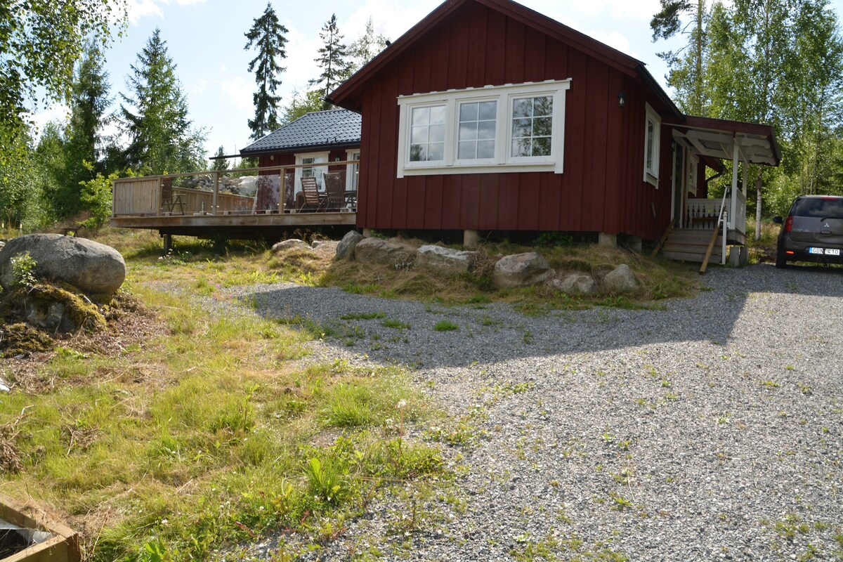 Mellan skog och sjö.