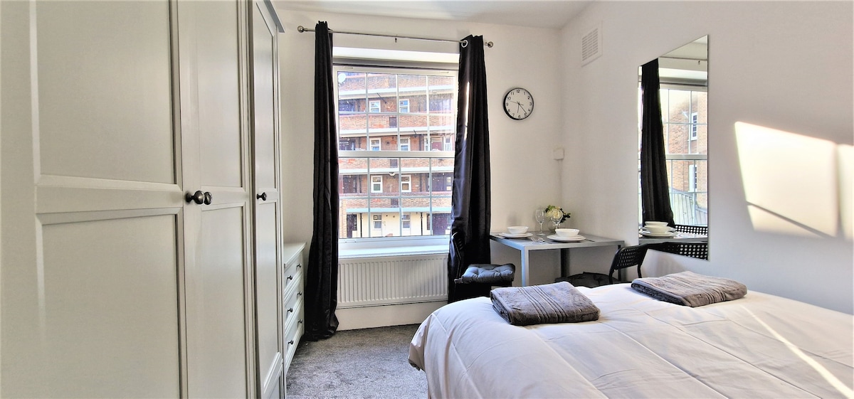 Double Room * Central London * Fast Wi-Fi (Mom)