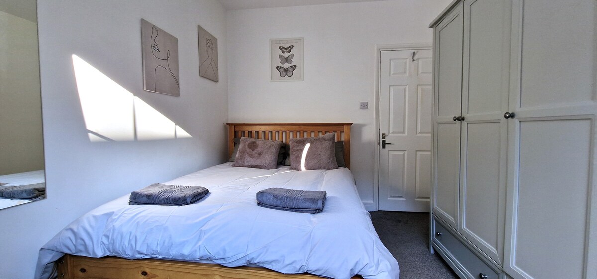 Double Room * Central London * Fast Wi-Fi (Mom)