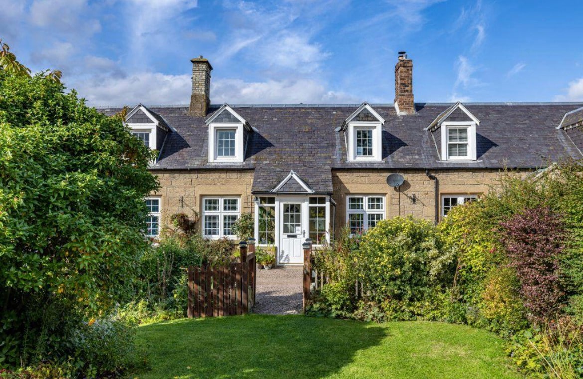 Family friendly Scottish Country farm cottage