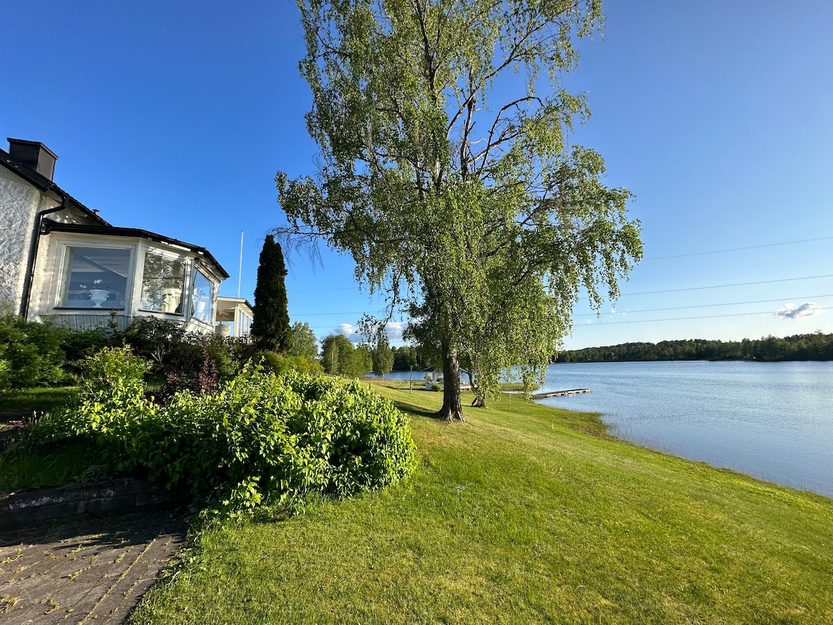 Beautiful villa by the lake