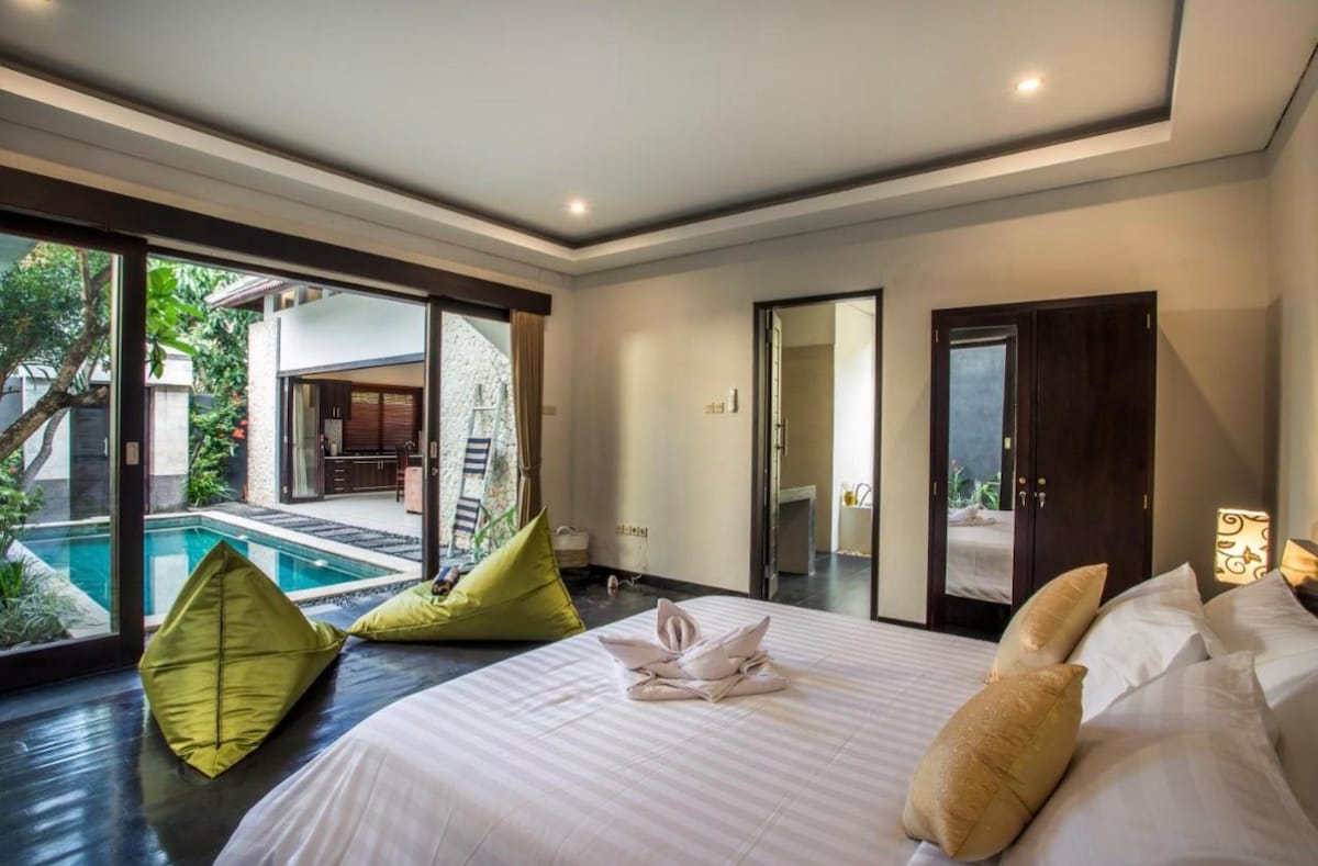 Individual enclosed villa Heart of Seminyak