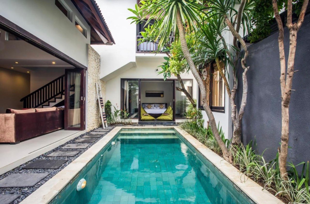 Individual enclosed villa Heart of Seminyak